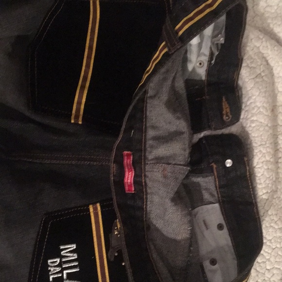 Prada - Picture 2 of 2